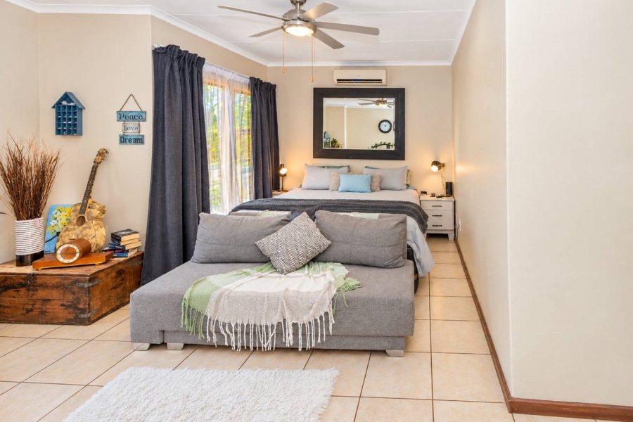 5 Bedroom Property for Sale in Melodie North West